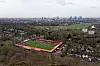 Flyfoto av Salford Citys Moor Lane/Peninsula Stadium med Manchester i bakgrunnen, 14. mars 2024. general view.