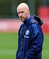 Erik ten Hag på trening før Twente-kampen.