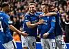 Tom Lawrence feirer scoring sammen med sine lagkamerater i Rangers.