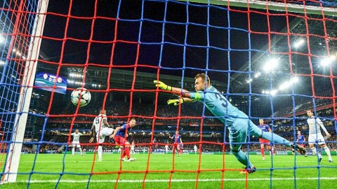 NOK ET MÅL: Romelu Lukaku header United i føringen mot CSKA Moskva i onsdagens Champions League-kamp i den russiske hovedstaden.