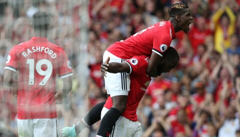 ÅPNET KONTOEN: Romelu Lukaku feirer med Paul Pogba etter hans andre fulltreffer mot West Ham i ligaåpningen. Nå er Pogba ute med skade og nå er det ikke franskmannen, men enda mer ansvar som hviler på Lukakus skuldre.
