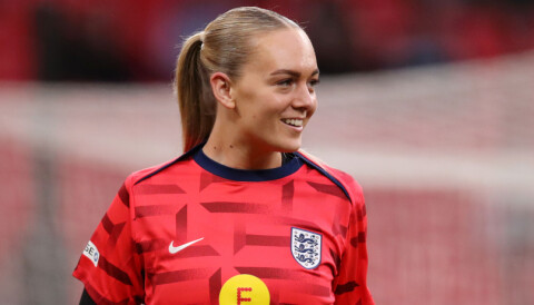 Keeper har skrevet under for United Kayla Rendell under oppvarming før en A-landskamp (hun ikke spilte i) for England, 5. april 2024.
