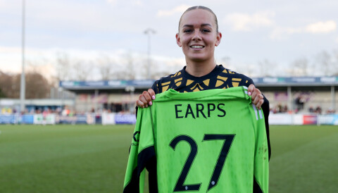 Rendell med Earps' drakt. Kayla Rendell med Mary Earps' drakt etter Southampton Women 1-3 Manchester United i FA-cupen, 11. februar 2024.