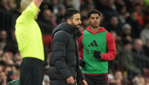 Rashford skal ha signert kontrakten - avbildet i Aston Villa-tøy
