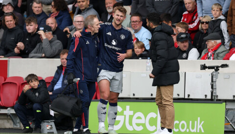 De Ligt-skaden skal ikke være alvorlig, men han kommer ikke til å spille denne uka, ifølge Amorim. Matthijs de Ligt med skade mot Brentford. Snakker med Amorim.