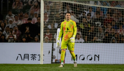 Tom Heaton måtte se seg slått i første omgang.