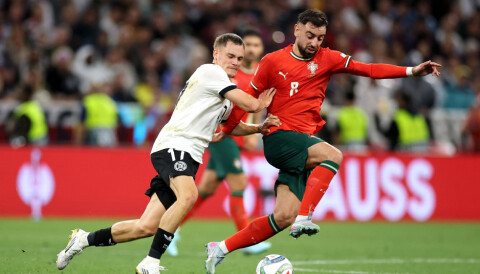 Bruno & co til finalen etter snuoperasjon Bruno Fernandes kjemper om ballen med Florian Wirtz i en landskamp 4. juni 2025. Tyskland-Portugal.