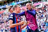 Fridolina Rolfö feirer Champions League-finalemålet sitt for Barcelona mot Wolfsburg med en innbytter, 3. juni 2025.
