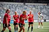 Celin Bizet Dønnum feirer 2-0-målet mot PSV Women i Stockholm med Elisabeth Terland, Julia Zigiotti, osv.