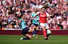 Katie Zelem prøver å takle Victoria Pelova, Arsenal Women 4-1 London City Lionesses. 6. september 2025.