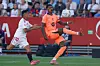 Marcus Rashford i duell med Alexis Sanchez i en kamp mellom Sevilla og Barcelona