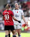 Elisabeth Terland og Aston Villas Anna Patten, 8. november 2025. Manchester United - Aston Villa Women.