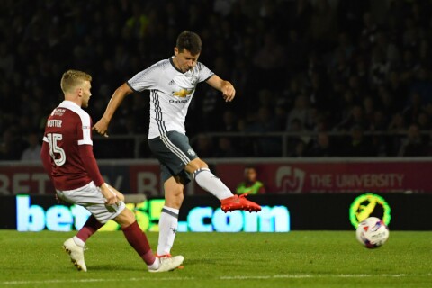 BANG!: Ander Herrera får stjernetreff og sender United i føringen mot Northampton GettyImages-609556148