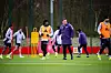 Patrick Dorgu, Steve Holland, Luke Shaw og en rekke spillere i bakgrunnen på trening på Carrington 14. januar 2026.