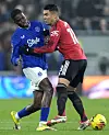 Thierno Barry og Casemiro i kamp om ballen, Everton-Manchester United, 23. februar 2026.