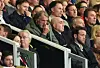 Sir Jim Ratcliffe, Omar Berrada, Jason Wilcox (og Christopher Vivell?) på tribunen under Manchester United 1-2 Leeds United, 13. april 2026.