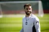 En smilende Bruno Fernandes på trening på Carrington.
