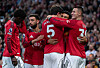 Kobbie Mainoo, Bruno Fernandes, Harry Maguire, Casemiro og Benjamin Sesko feirer scoring