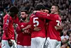 Kobbie Mainoo, Bruno Fernandes, Harry Maguire, Casemiro og Benjamin Sesko feirer scoring