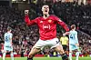 Benjamin Sesko jubler i Manchester United-drakt etter scoring mot Brentford på Old Trafford.