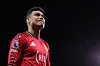 Casemiro i rød Manchester United-drakt under nattkamp mot Brentford på Old Trafford.