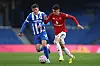Harry Howell og James Scanlon kjemper om ballen i Premier League 2-finalen mellom U21-lagene til Brighton og Manchester United, 16. mai 2026.