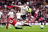 Casemiro prøver å takle Elliot Anderson, 17. mai 2026, Manchester United mot Nottingham Forest.