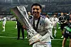 Jadon Sancho med pokalen etter Aston Villas seier i Europa League.