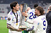 Victor Lindelöf med Europa League-troféet, 20. mai 2026.