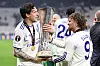 Victor Lindelöf med Europa League-troféet, 20. mai 2026.