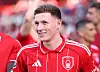 En smilende Elliot Anderson i Nottingham Forest-drakta, 24. mai 2026.