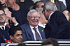 En smilende Sir Alex Ferguson på PSG-Bayern, 28. april 2026, PSG-president Nasser Al-Khelaifi.