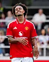 Joshua Zirkzee mot Wrexham.