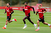 Marcus Rashford på trening, med Fernandes og Thwaites.
