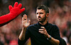 Michael Carrick gir high five til Fred the Red etter 5-2 mot Ipswich.