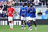 Noussair Mazraoui ser frustrert ut mens Ainsley Maitland-Niles og Everton-lagkameratene feirer 2-2-utligningen på overtid av overtiden, 6. september 2026.