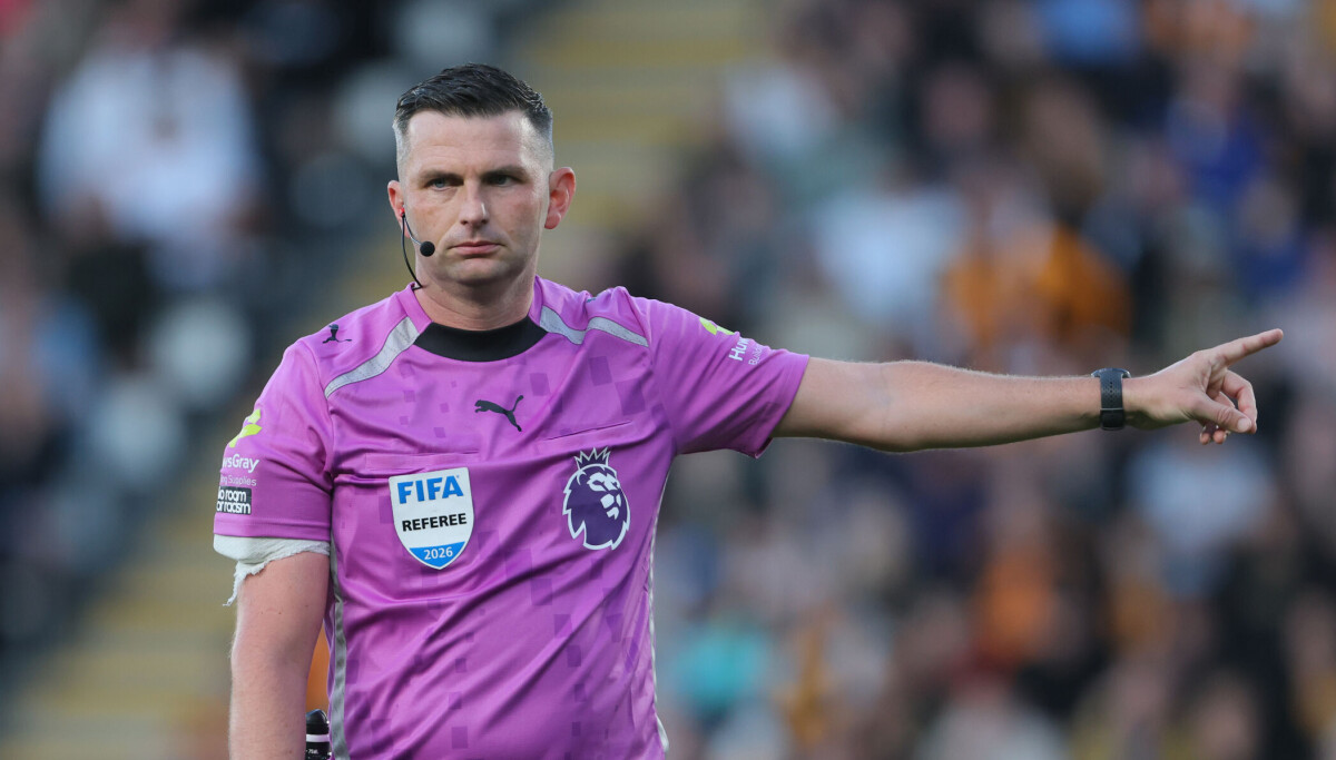 Michael Oliver dømmer Manchester-derbyet