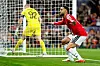Manchester United-spiller Matheus Cunha feirer foran målet etter scoring mot Sabah FC.