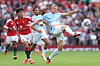 Lisandro Martínez prøver å stoppe Erling Braut Haaland i Manchester-derbyet, United-City, 13. september 2026.