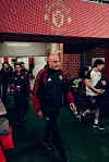 Adam Lawrence går ut før U21-kamp, 18. september 2026.