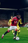 Victor Musa med ballen i U21-kampen mot Brentford, 18. september 2026.