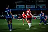 Mared Griffiths scorer 4-1-målet i 5-1-seieren mot Durham Women, 30. september 2026. Elisabeth Terland i forgrunnen.