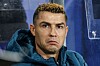 Cristiano Ronaldo som ser småsur ut på benken for Portugal, 27. september 2026.