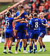 Ella Toone jubler for 1-0-målet mot Charlton Women sammen med Julia Zigiotti, Hinata Miyazawa, Jess Park og Anna Sandberg, 18. oktober 2026.