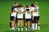 Huddle før kamp, Manchester United Women i hvite drakter, 21. oktober 2026.