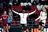 Monica Jusu Bah feirer sammen med Ellen Wangerheim etter å ha scoret mot Liverpool Women, 21. oktober 2026.
