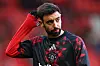 Bruno Fernandes varmer opp mot Bournemouth.