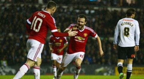 THREE-JUAN: Rooney og Mata feirer sistnevntes punktering av Derby-United. rooneymata (650 x 358)