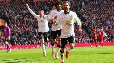 STJERNETREFF: Juan Mata feirer 2-0-scoringen på Anfield. STJERNETREFF: Juan Mata feirer 2-0-scoringen på Anfield.