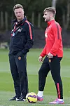 SAMMNE MEDSJEFEN: Louis van Gaal og Luke Shaw.